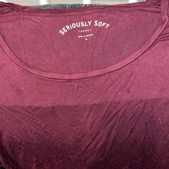 🐝American Eagle top - Picture 2 of 2